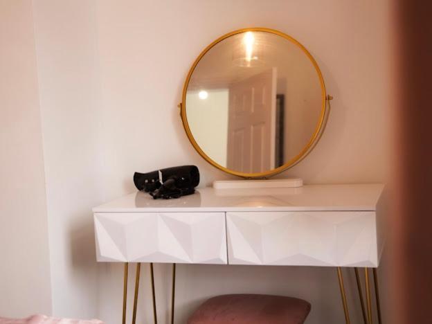 Home In Speke- 8 Mins Walk To Airport Екстер'єр фото