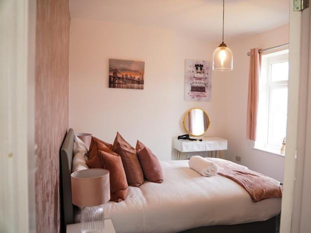 Home In Speke- 8 Mins Walk To Airport Екстер'єр фото