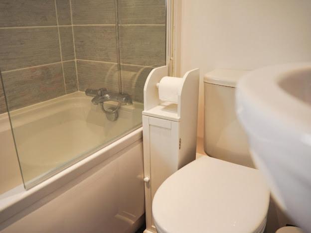 Home In Speke- 8 Mins Walk To Airport Екстер'єр фото