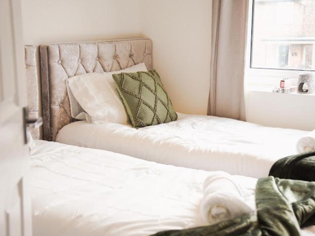 Home In Speke- 8 Mins Walk To Airport Екстер'єр фото